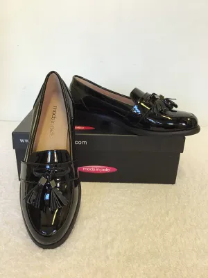 BRAND NEW MODA IN PELLE BLACK PATENT LEATHER LOAFERS WITH TASSELS SIZE 3.5/36