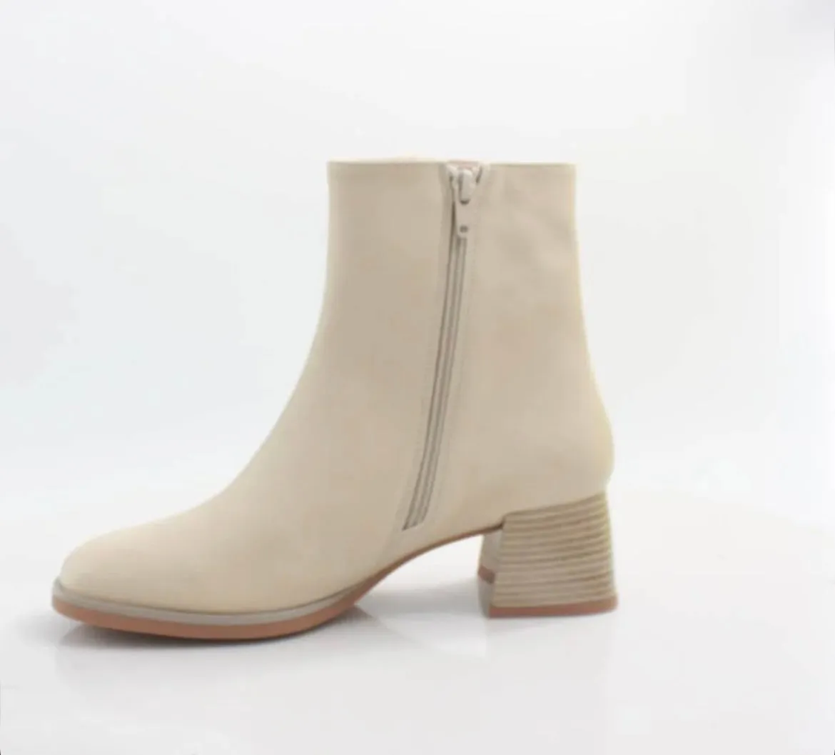 Hispanitas cream leather ankle boots