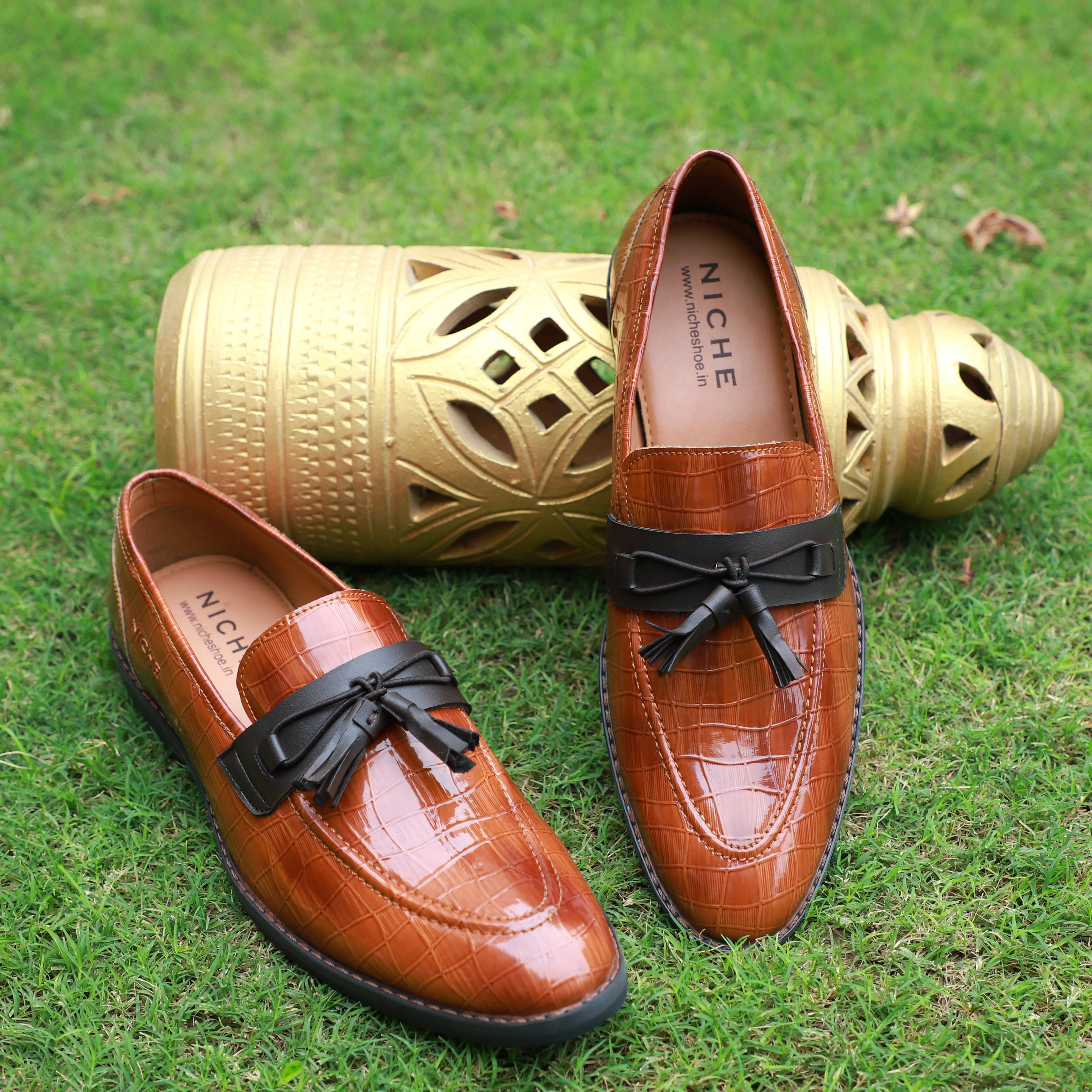 NICHE Tan Brown Rare Croc Tassel Loafer
