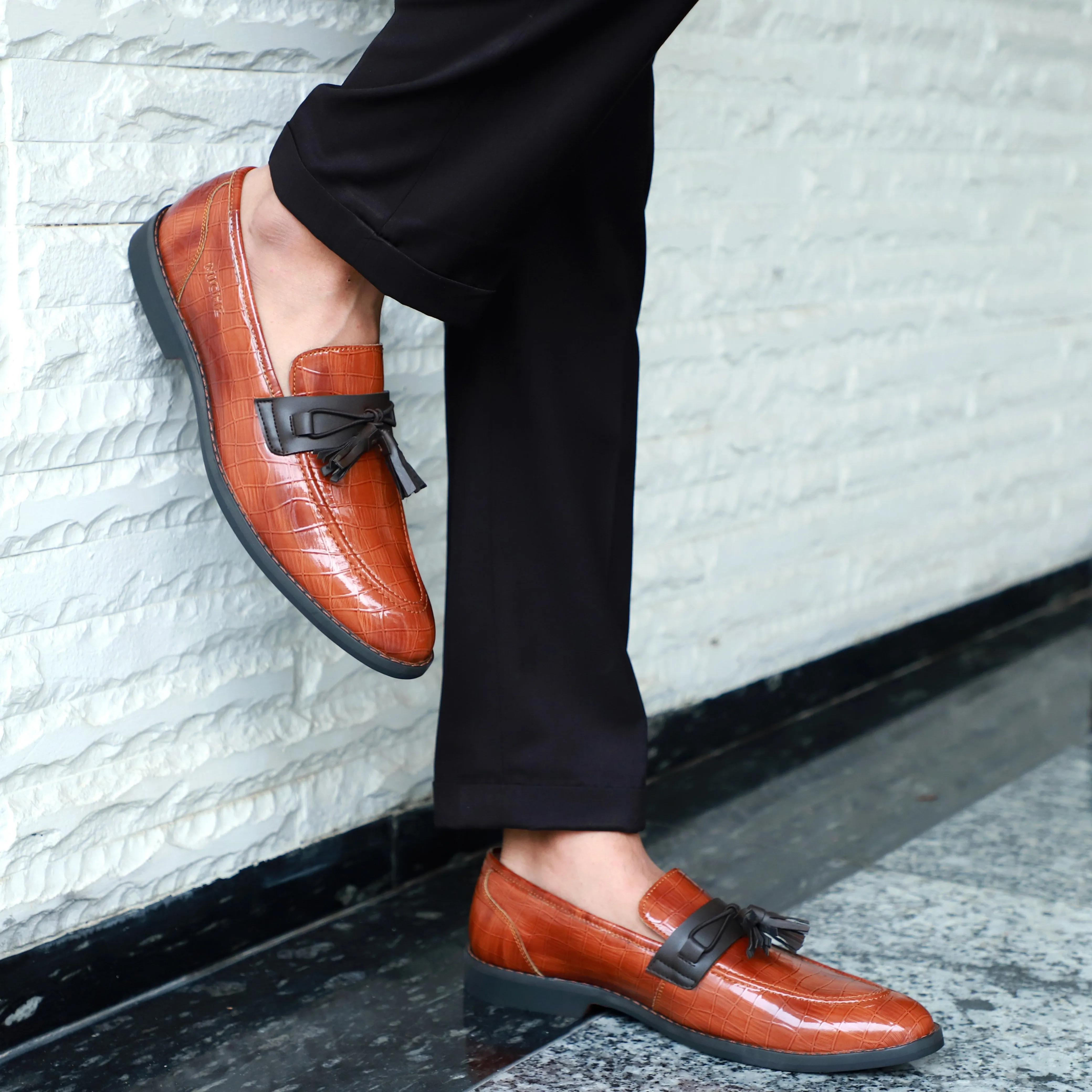 NICHE Tan Brown Rare Croc Tassel Loafer