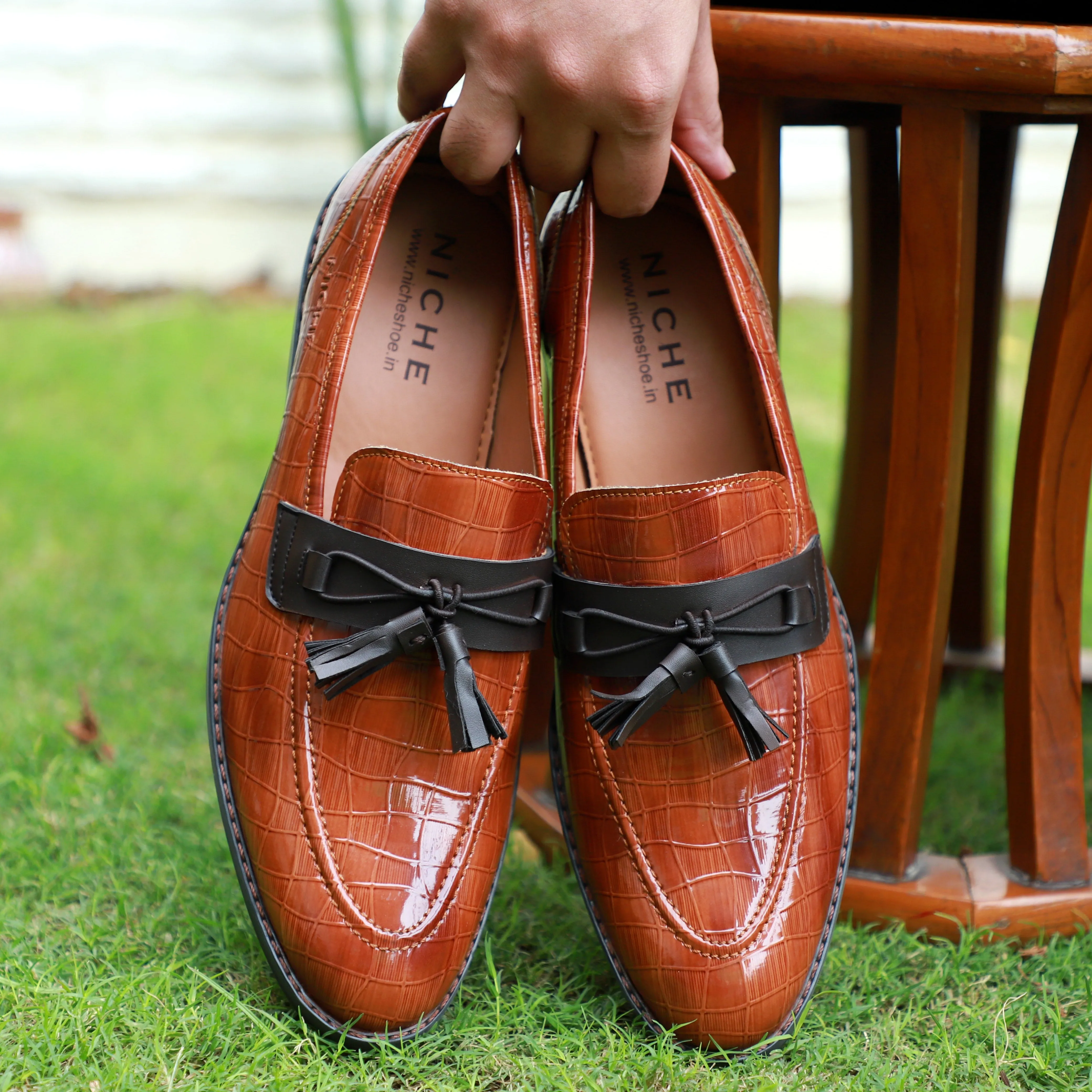 NICHE Tan Brown Rare Croc Tassel Loafer